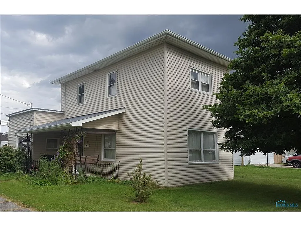 427 W Maple St photo 1