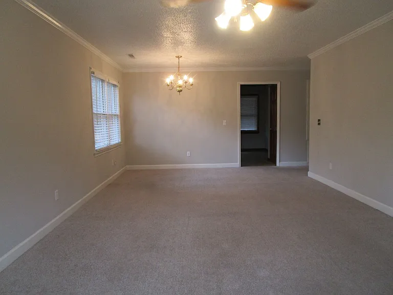 885 Grimble Ct — Photo 4
