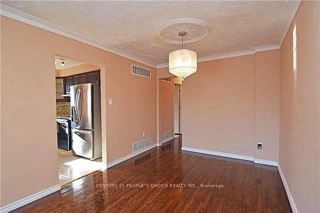 7288 Sigsbee Dr — Photo 2