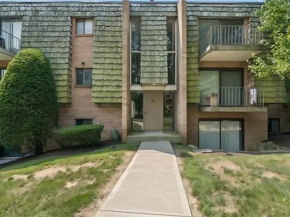 824 Forest Green Dr Unit 824, Coraopolis, PA 15108