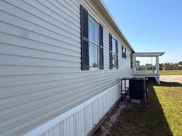 2021 N Battlebell Rd, Highlands, TX 77562