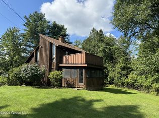 27 Honeysuckle Ln, Lake George, NY 12845