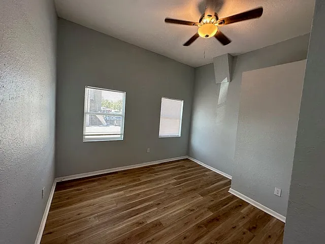 2339 W Beach St — Photo 17