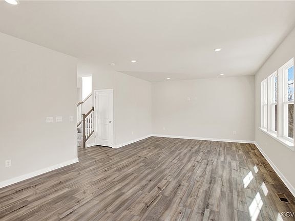 5th image of 8512 Halls Retreat Pl