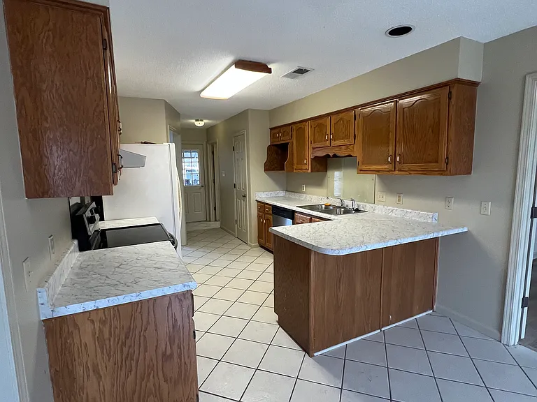 3433 Sunswept Dr — Photo 4