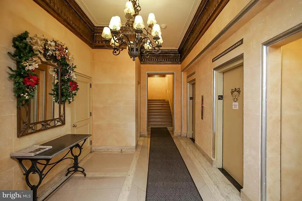 The Carlyle — Photo 2