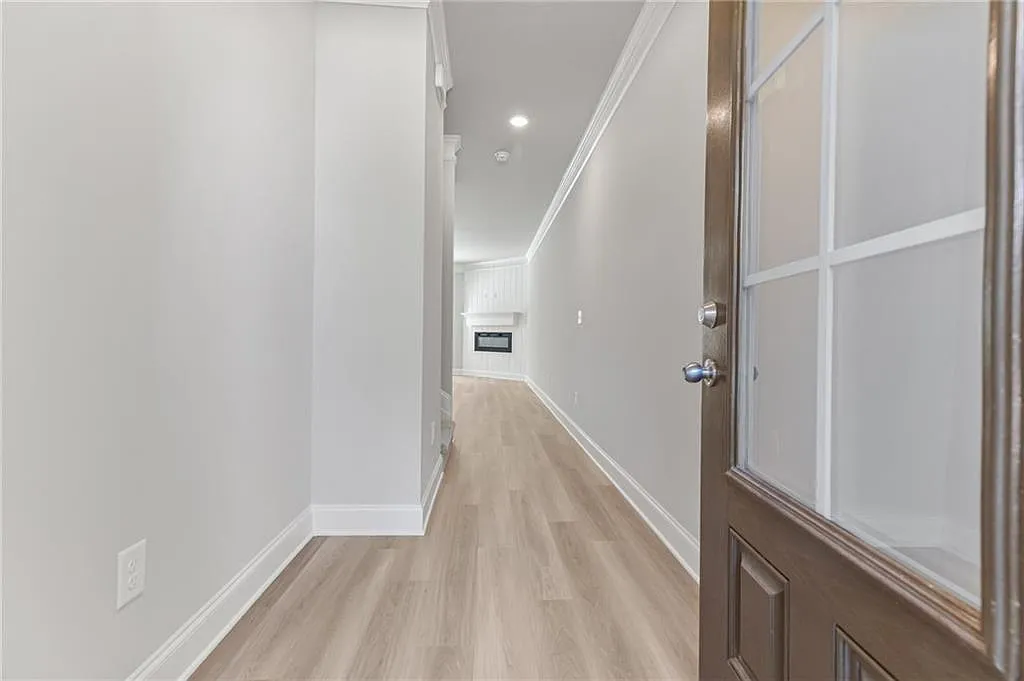 3 bed, 2.5 bath, 2000 sqft, $2,100 — Photo 3