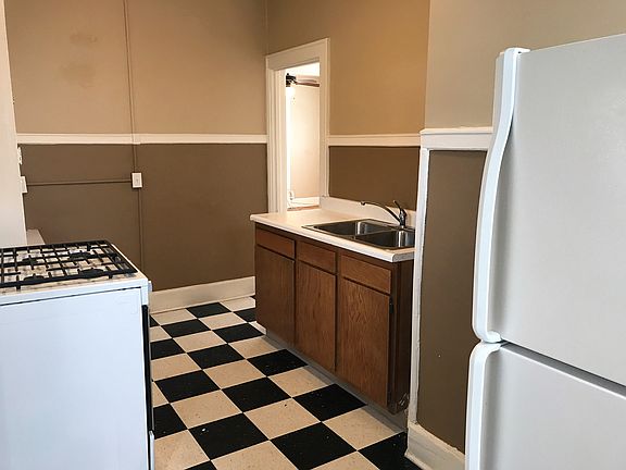 3rd image of 2510 Harney St #7