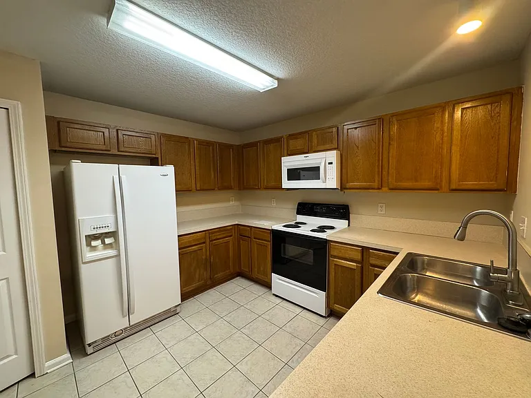 5051 Playpen Dr #16 — Photo 6