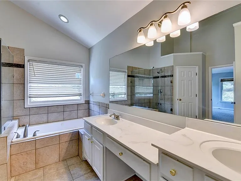 2835 Crestmont Ct — Photo 58