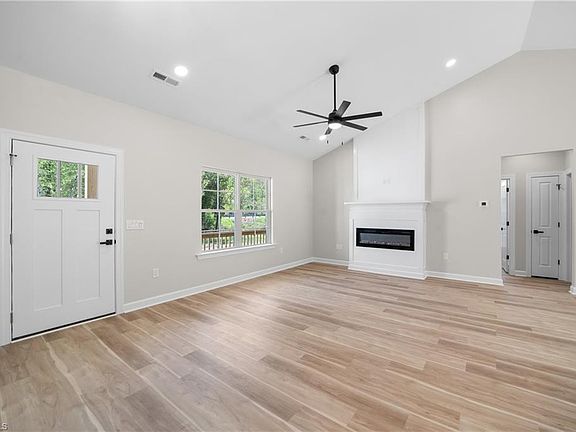 4th image of 536 Virginia Dr