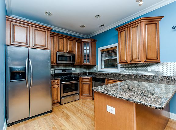 2nd image of 6545 N Sacramento Ave APT 1S