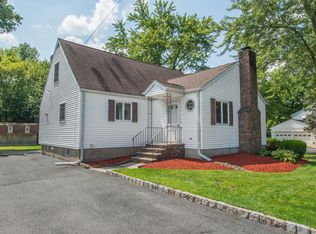 7 Green Meadows Rd, Montville, NJ 07045