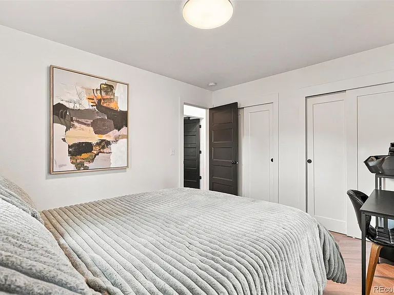 2320 S Holly Pl — Photo 19