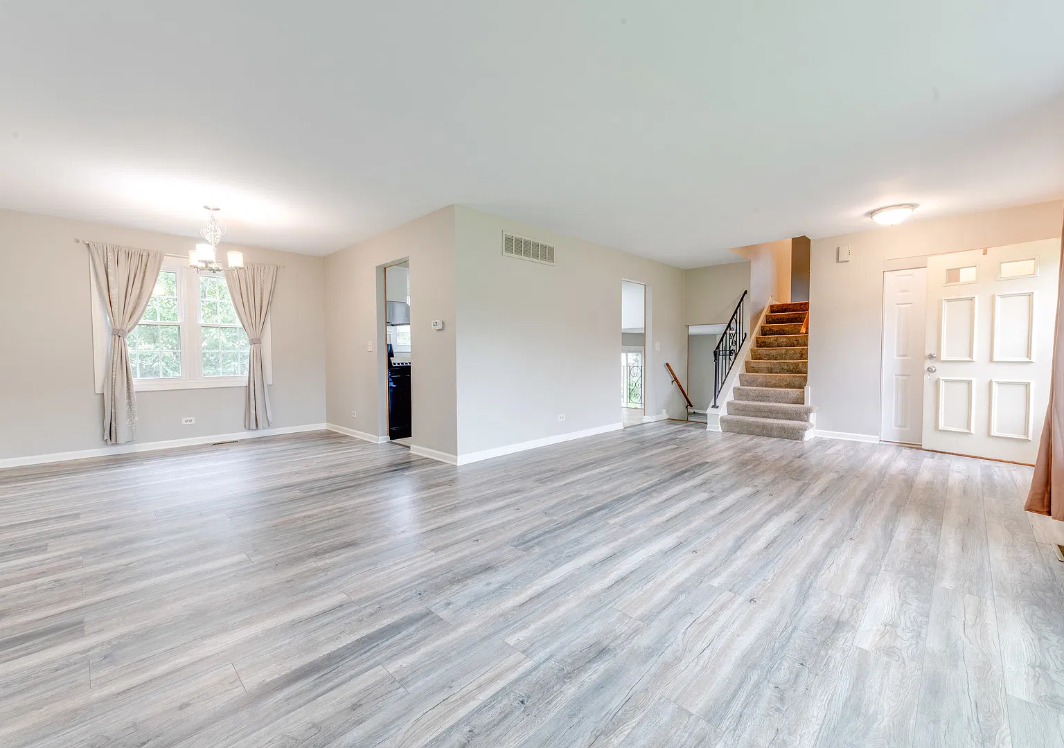 4 bed, 2.5 bath, 2031 sqft, $3,450 — Photo 2