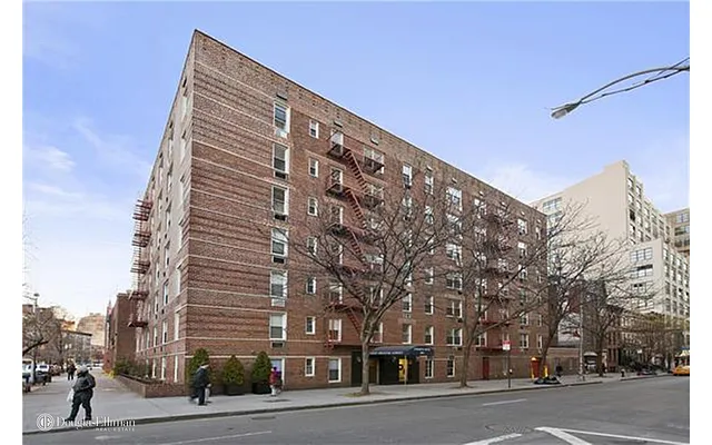 Rented by Douglas Elliman | media 15