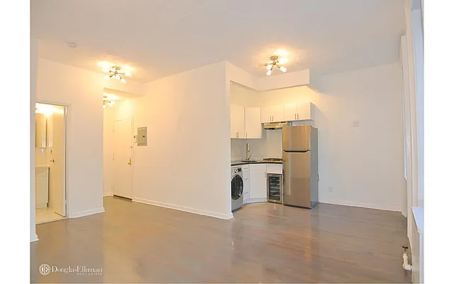 Rented by Douglas Elliman | media 16