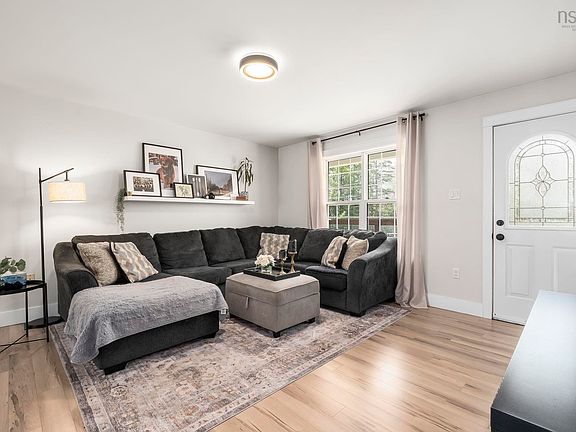 3rd image of 40 Burgess Rd