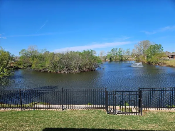 7605 NW Meadow Lake Dr, Yukon, OK 73099