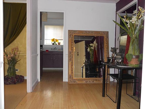 Cozy, Soho-styled studio in the heart of Scarsdale