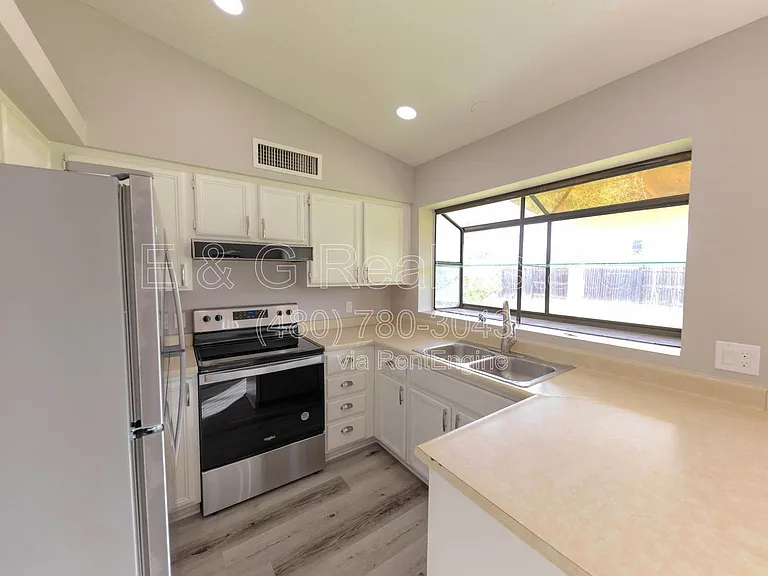 10713 W Campbell Ave — Photo 11