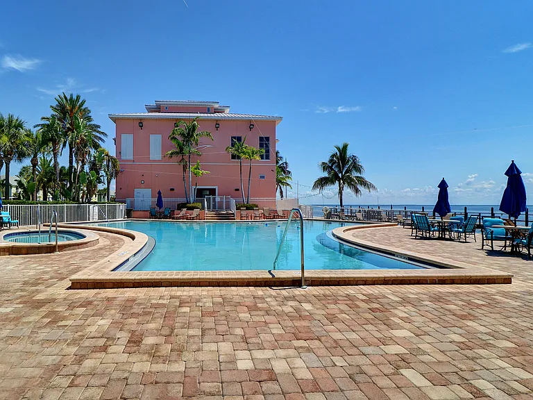 136 Pompano Dr SE #D — Photo 34