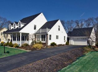 9 Gladding Dr, Cumberland, RI 02864