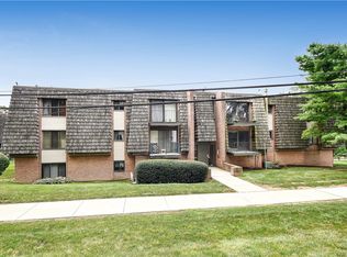 331 Forest Green Dr, Coraopolis, PA 15108