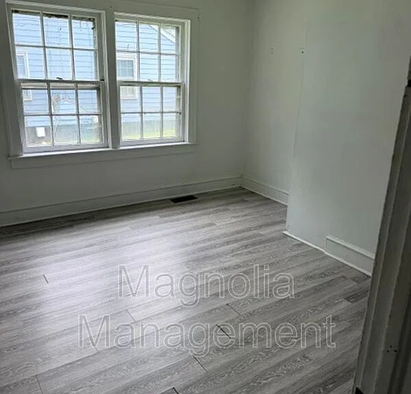 1440 Perry Ave — Photo 6