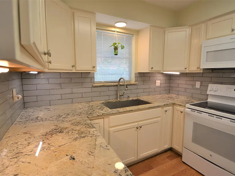 12711 Westleigh Dr — Photo 14