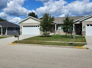720 Forest Edge Dr, Mazomanie, WI 53560