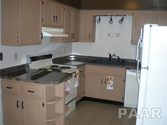 5th image of 3827 W Palmyra Ct