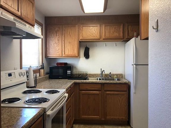 4th image of 658 Fairbanks St