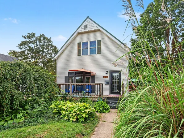 562 Kalamazoo St, South Haven, MI 49090