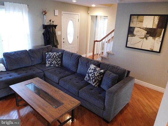 4th image of 113 W North Ln
