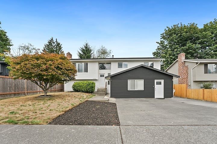 The rental is for the upper unit only. The entrance to the upper unit is through the white door on the left (up the stairs).