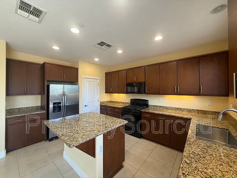 18517 Admiral Way — Photo 4