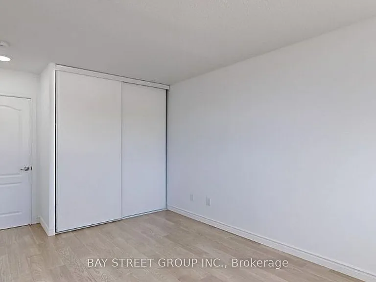 326 Major Mackenzie Dr E #102 — Photo 7