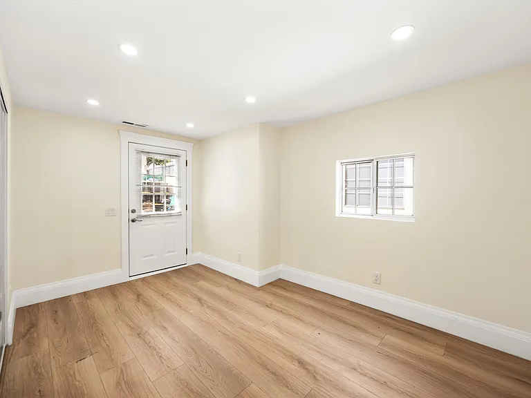 6190 Mesa Ave — Photo 8
