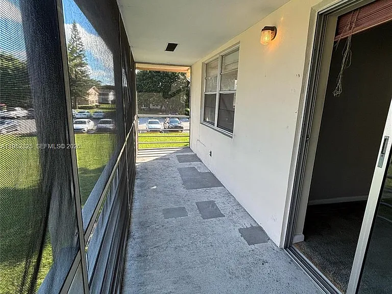 179 W Canterbury Dr #H — Photo 9