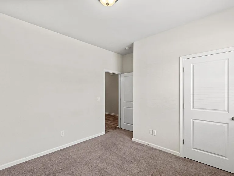 810 Lenox Dr — Photo 3