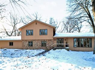 1 Thrush Ln, North Oaks, MN 55127