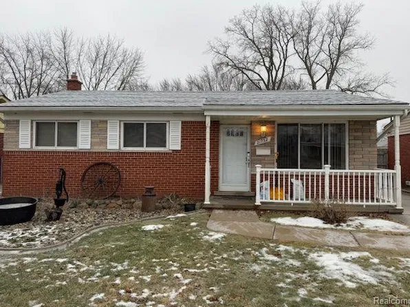 21732 Raymond St, Saint Clair Shores, MI 48082