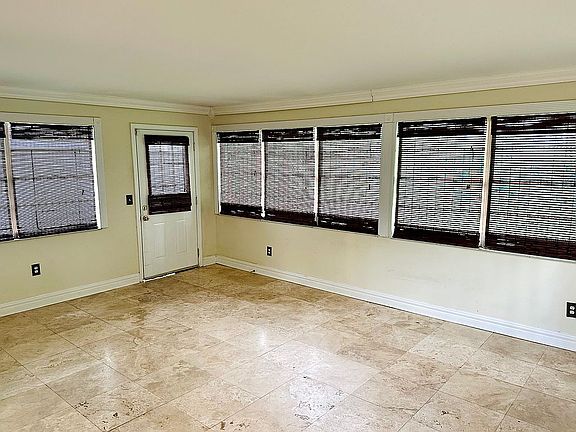 5th image of 311 W Violet St