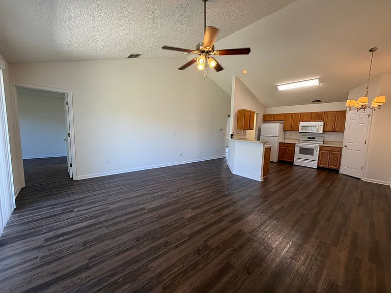 4 Serenity Pl #B — Photo 7