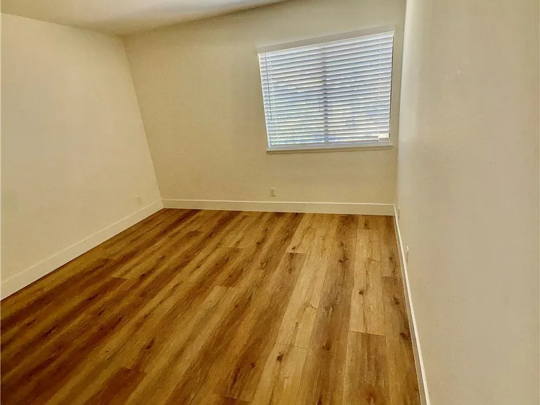 22185 Crane St — Photo 11