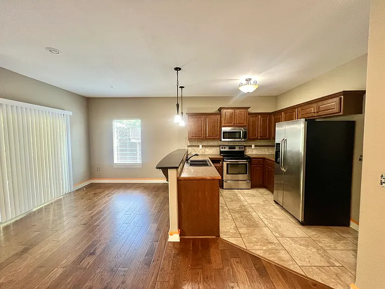 604 Harland Dr — Photo 6