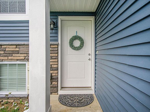 3rd image of 632 N Cygnet Lake Dr
