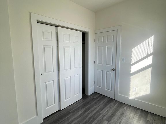 5th image of 7O N Washington St #9
