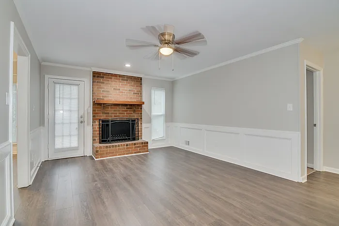 357 Forest Ct — Photo 2